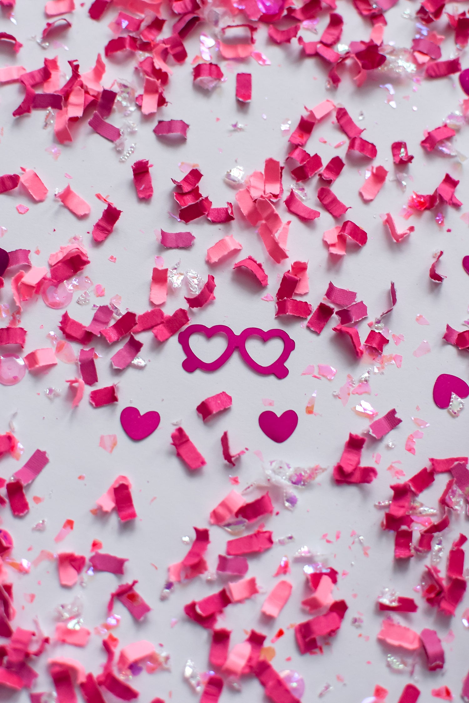 She sees The World Through Heart-Colored Glasses Confetti Mix